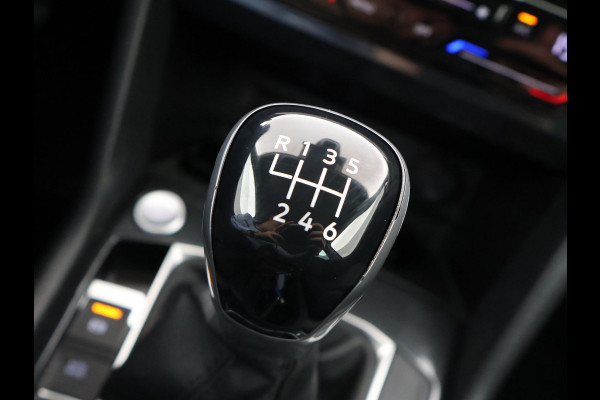 Volkswagen Tiguan 1.5 TSI + WEGKL. TREKHAAK | VIRTUAL COCKPIT | STUUR/STOELVERW. | CAMERA | ADAPTIVE CRUISE | MASSAGE