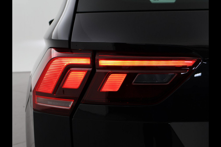 Volkswagen Tiguan 1.5 TSI + WEGKL. TREKHAAK | VIRTUAL COCKPIT | STUUR/STOELVERW. | CAMERA | ADAPTIVE CRUISE | MASSAGE