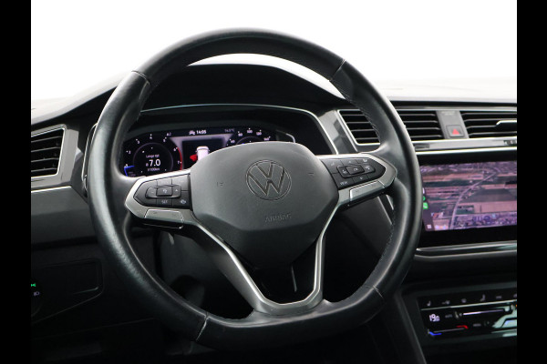Volkswagen Tiguan 1.5 TSI + WEGKL. TREKHAAK | VIRTUAL COCKPIT | STUUR/STOELVERW. | CAMERA | ADAPTIVE CRUISE | MASSAGE