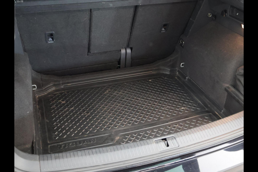 Volkswagen Tiguan 1.5 TSI + WEGKL. TREKHAAK | VIRTUAL COCKPIT | STUUR/STOELVERW. | CAMERA | ADAPTIVE CRUISE | MASSAGE