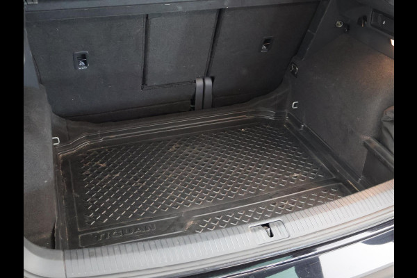 Volkswagen Tiguan 1.5 TSI + WEGKL. TREKHAAK | VIRTUAL COCKPIT | STUUR/STOELVERW. | CAMERA | ADAPTIVE CRUISE | MASSAGE