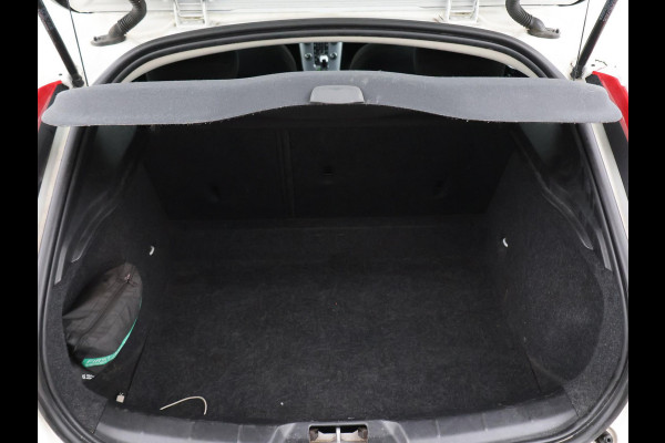 Volvo V40 2.0 D2 120 PK EURO 6 + NAVIGATIE Volvo V40 2.0 D2 + NAVIGATIE | DIGITALE COCKPIT | CRUISE CONTROL