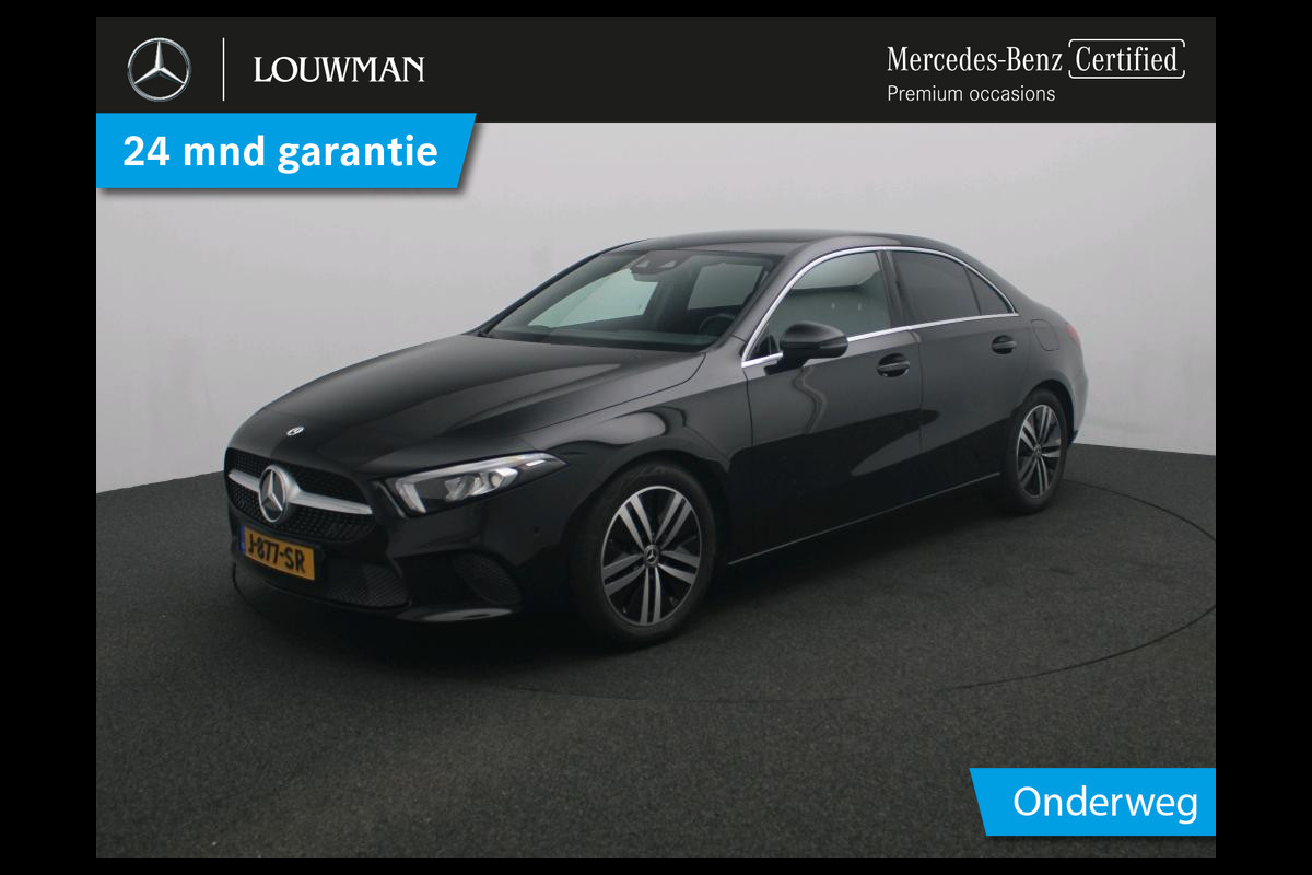 Mercedes-Benz A-Klasse 180 Business Solution Luxury Ledkoplampen | Achteruitrijcamera | Sfeerverlichting | Spiegelpakket. Inclusief 48 maanden Mercedes-Benz Certified garantie voor Europa.