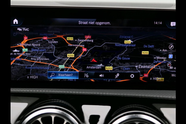 Mercedes-Benz A-Klasse 180 Business Solution Luxury Ledkoplampen | Achteruitrijcamera | Sfeerverlichting | Spiegelpakket. Inclusief 48 maanden Mercedes-Benz Certified garantie voor Europa.