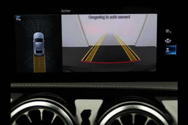 Mercedes-Benz A-Klasse 180 Business Solution Luxury Ledkoplampen | Achteruitrijcamera | Sfeerverlichting | Spiegelpakket. Inclusief 48 maanden Mercedes-Benz Certified garantie voor Europa.