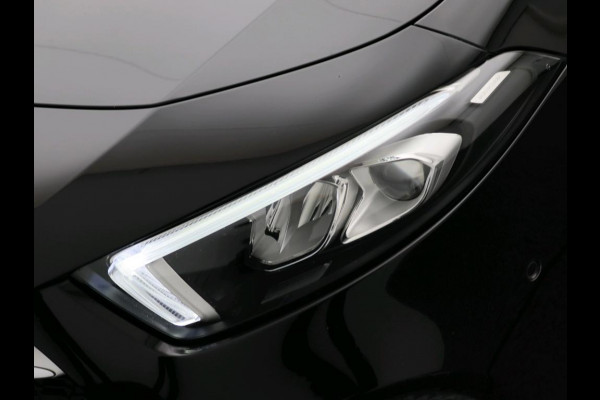 Mercedes-Benz A-Klasse 180 Business Solution Luxury Ledkoplampen | Achteruitrijcamera | Sfeerverlichting | Spiegelpakket. Inclusief 48 maanden Mercedes-Benz Certified garantie voor Europa.