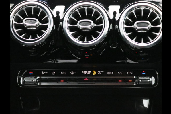 Mercedes-Benz A-Klasse 180 Business Solution Luxury Ledkoplampen | Achteruitrijcamera | Sfeerverlichting | Spiegelpakket. Inclusief 48 maanden Mercedes-Benz Certified garantie voor Europa.