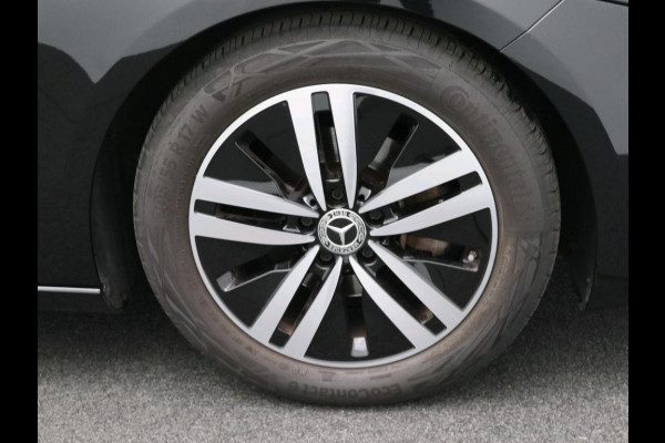 Mercedes-Benz A-Klasse 180 Business Solution Luxury Ledkoplampen | Achteruitrijcamera | Sfeerverlichting | Spiegelpakket. Inclusief 48 maanden Mercedes-Benz Certified garantie voor Europa.