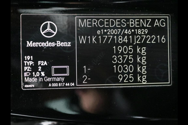 Mercedes-Benz A-Klasse 180 Business Solution Luxury Ledkoplampen | Achteruitrijcamera | Sfeerverlichting | Spiegelpakket. Inclusief 48 maanden Mercedes-Benz Certified garantie voor Europa.