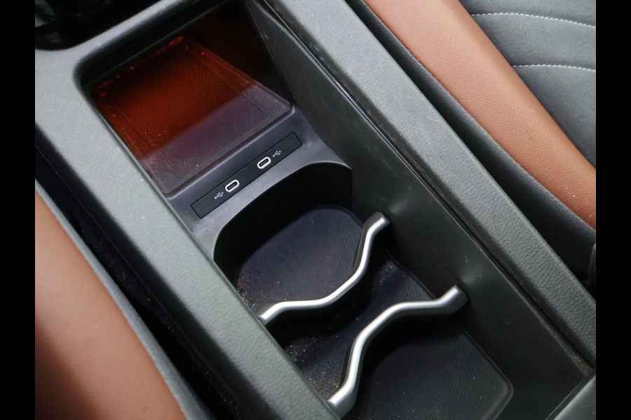 Volkswagen ID.4 First 77 kWh 1st EDITION + WEGKL. TREKHAAK | 20 INCH | CAMERA | STOELVERW. | APPLE CARPLAY