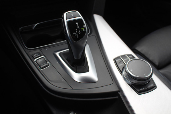 BMW 3-serie 320i Edition M Sport / Trekhaak / Leder / Navigatie / 18'' / Stoelverwarming / Cruise Control