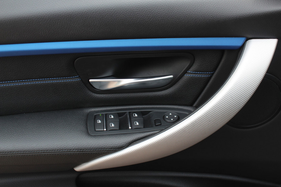 BMW 3-serie 320i Edition M Sport / Trekhaak / Leder / Navigatie / 18'' / Stoelverwarming / Cruise Control