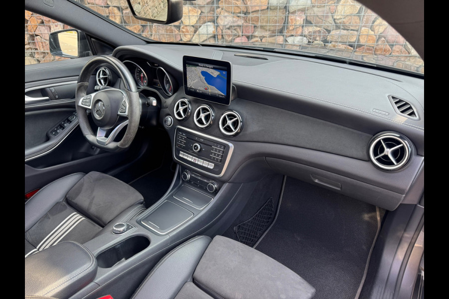 Mercedes-Benz CLA-Klasse 200 Ambition AMG Automaat Pano