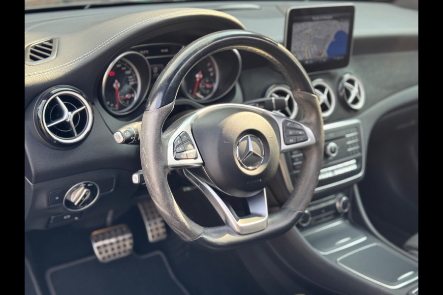 Mercedes-Benz CLA-Klasse 200 Ambition AMG Automaat Pano