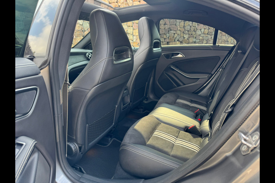 Mercedes-Benz CLA-Klasse 200 Ambition AMG Automaat Pano