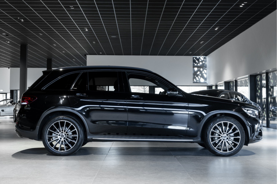 Mercedes-Benz GLC 200 4-M AMG Night|Panorama|20"|Trekhaak|MBUX|Spoorpakket|Sfeerverlichting|Treeplanken|New Service