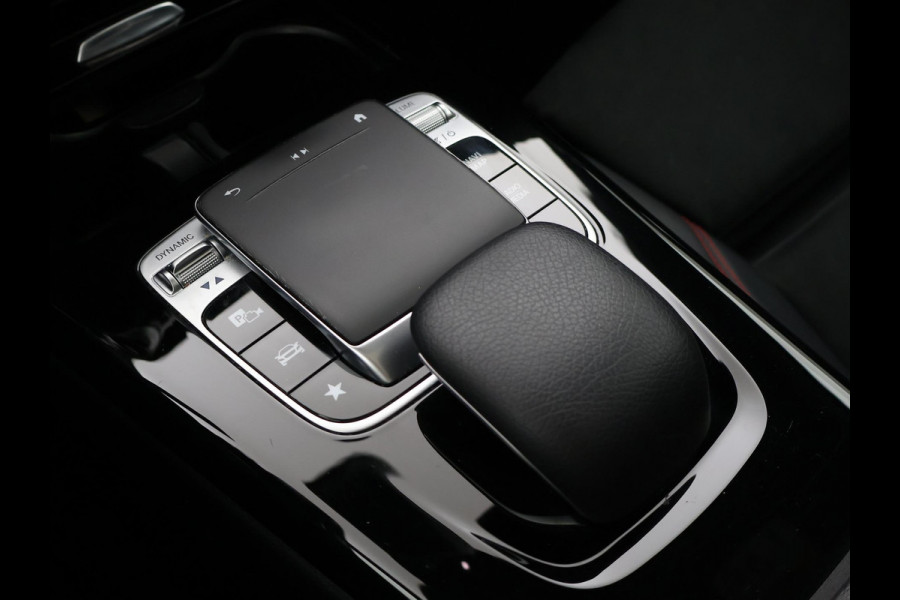 Mercedes-Benz A-Klasse 200 163 PK AUT. AMG NIGHT + PANORAMA | CAMERA | STOELVERW. | WIDESCREEN MBUX