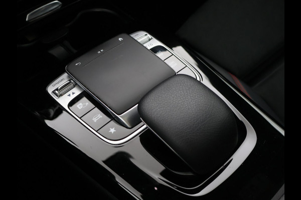 Mercedes-Benz A-Klasse 200 163 PK AUT. AMG NIGHT + PANORAMA | CAMERA | STOELVERW. | WIDESCREEN MBUX