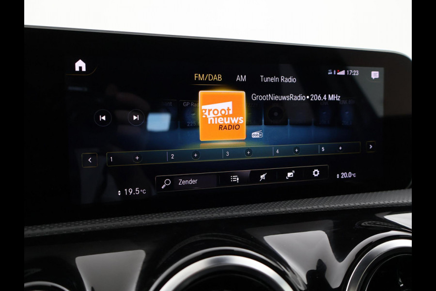 Mercedes-Benz A-Klasse 200 163 PK AUT. AMG NIGHT + PANORAMA | CAMERA | STOELVERW. | WIDESCREEN MBUX