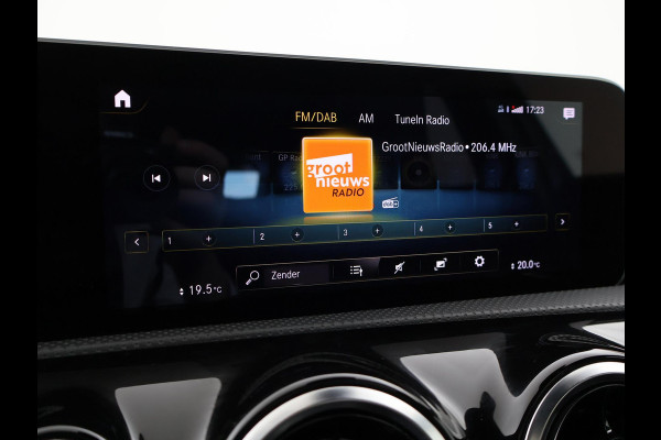 Mercedes-Benz A-Klasse 200 163 PK AUT. AMG NIGHT + PANORAMA | CAMERA | STOELVERW. | WIDESCREEN MBUX