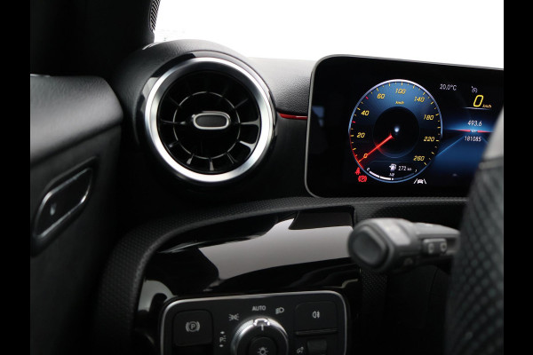 Mercedes-Benz A-Klasse 200 163 PK AUT. AMG NIGHT + PANORAMA | CAMERA | STOELVERW. | WIDESCREEN MBUX