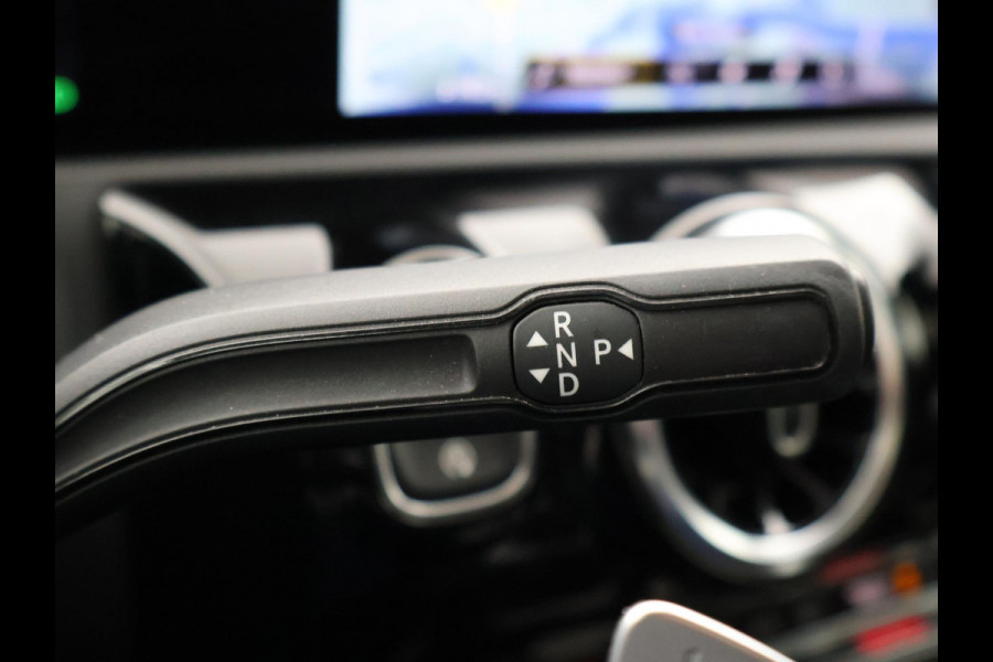 Mercedes-Benz A-Klasse 200 163 PK AUT. AMG NIGHT + PANORAMA | CAMERA | STOELVERW. | WIDESCREEN MBUX