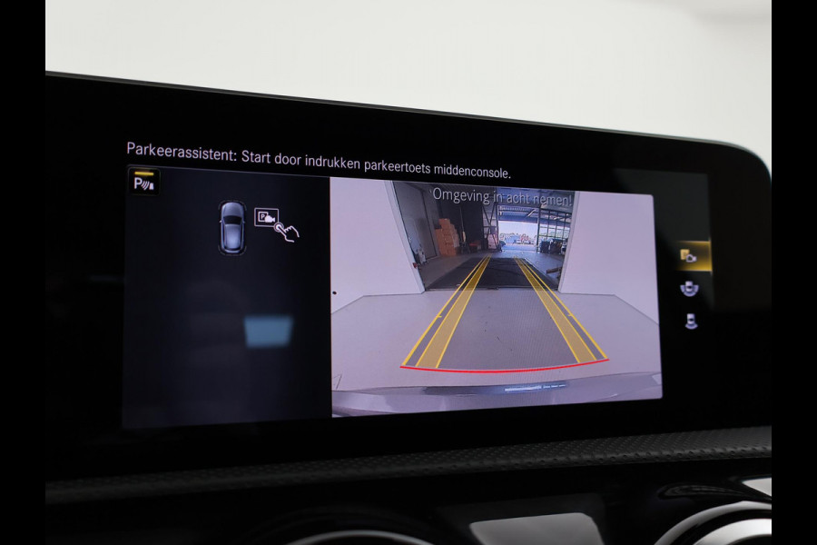 Mercedes-Benz A-Klasse 200 163 PK AUT. AMG NIGHT + PANORAMA | CAMERA | STOELVERW. | WIDESCREEN MBUX