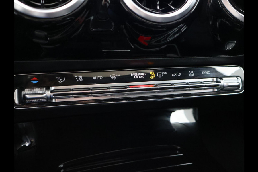 Mercedes-Benz A-Klasse 200 163 PK AUT. AMG NIGHT + PANORAMA | CAMERA | STOELVERW. | WIDESCREEN MBUX