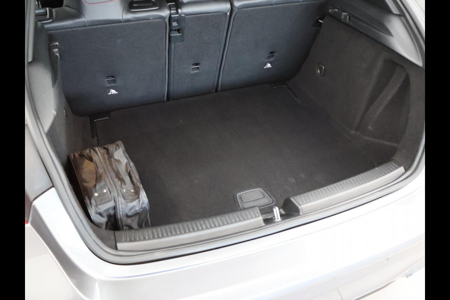 Mercedes-Benz A-Klasse 200 163 PK AUT. AMG NIGHT + PANORAMA | CAMERA | STOELVERW. | WIDESCREEN MBUX