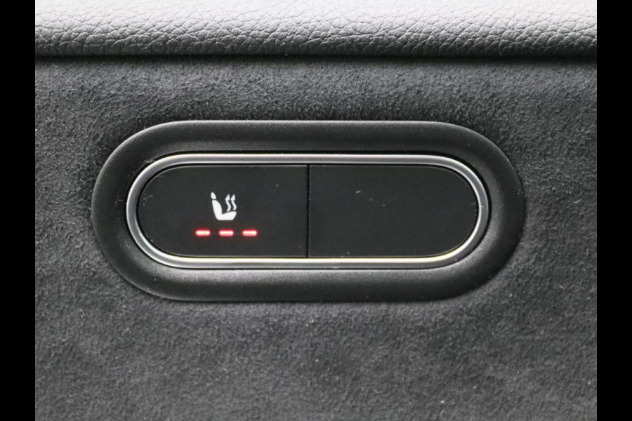 Mercedes-Benz A-Klasse 180 Business Solution AMG AMG Line | Achteruitrijcamera | Apple CarPlay | Spiegelpakket | Dodehoekassistent. Inclusief 48 maanden Mercedes-Benz Certified garantie voor Europa.