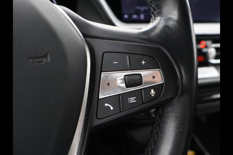 BMW 1-serie 116D LESAUTO DUBBELE BEDIENING HANDGESCHAKELD + CAMERA | SPORTSTOELEN | LED