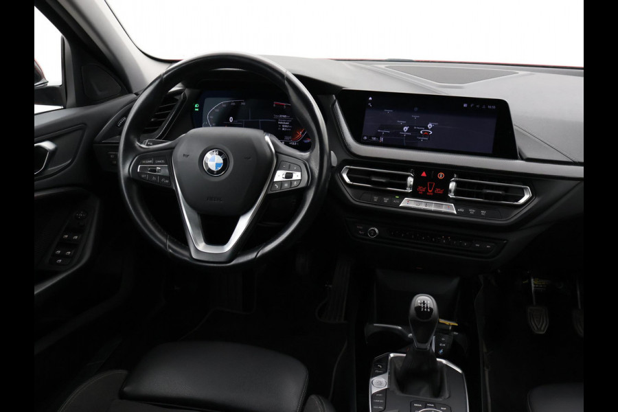 BMW 1-serie 116D LESAUTO DUBBELE BEDIENING HANDGESCHAKELD + CAMERA | SPORTSTOELEN | LED