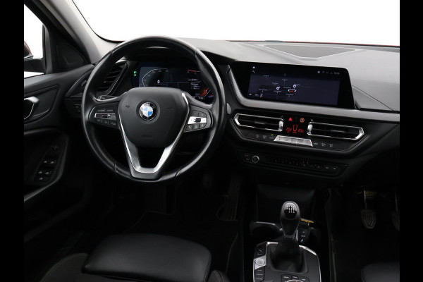 BMW 1-serie 116D LESAUTO DUBBELE BEDIENING HANDGESCHAKELD + CAMERA | SPORTSTOELEN | LED