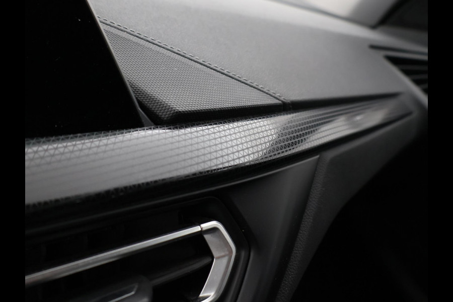 BMW 1-serie 116D LESAUTO DUBBELE BEDIENING HANDGESCHAKELD + CAMERA | SPORTSTOELEN | LED