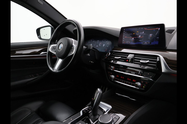 BMW 5 Serie Touring 520i 184 PK M-SPORT H.E. AUT. *ALMANDINBRAUN* + PANORAMA | NAPPA LEDER | HEAD-UP | 19 INCH