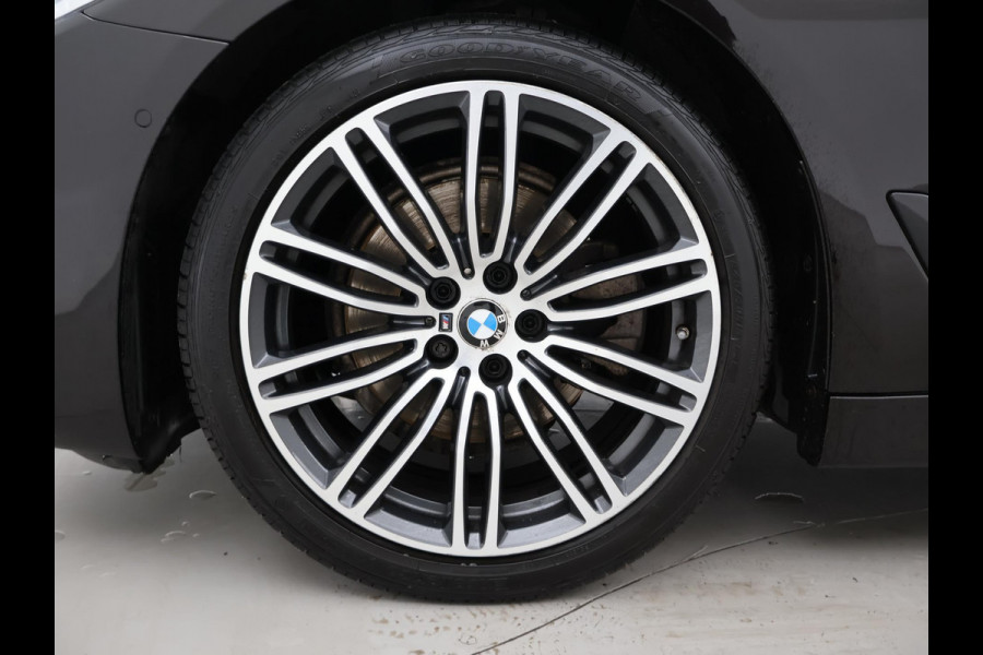 BMW 5 Serie Touring 520i 184 PK M-SPORT H.E. AUT. *ALMANDINBRAUN* + PANORAMA | NAPPA LEDER | HEAD-UP | 19 INCH