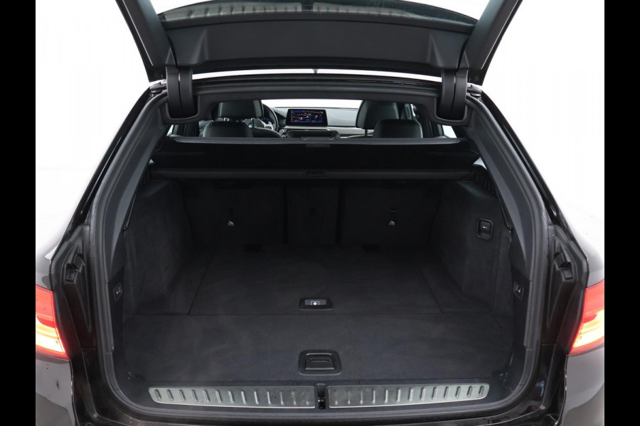 BMW 5 Serie Touring 520i 184 PK M-SPORT H.E. AUT. *ALMANDINBRAUN* + PANORAMA | NAPPA LEDER | HEAD-UP | 19 INCH