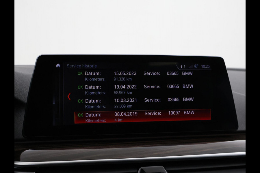 BMW 5 Serie Touring 520i 184 PK M-SPORT H.E. AUT. *ALMANDINBRAUN* + PANORAMA | NAPPA LEDER | HEAD-UP | 19 INCH