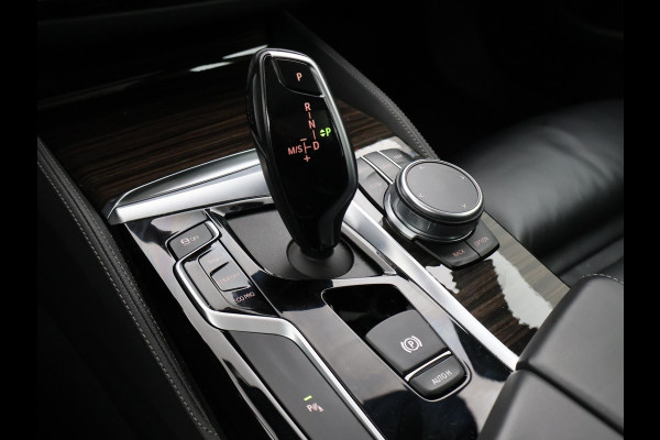 BMW 5 Serie Touring 520i 184 PK M-SPORT H.E. AUT. *ALMANDINBRAUN* + PANORAMA | NAPPA LEDER | HEAD-UP | 19 INCH