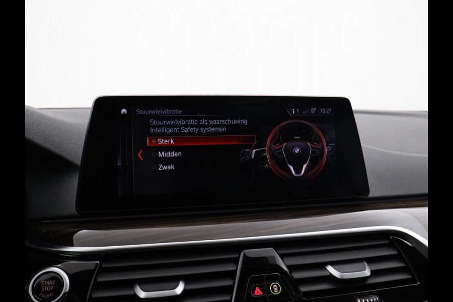 BMW 5 Serie Touring 520i 184 PK M-SPORT H.E. AUT. *ALMANDINBRAUN* + PANORAMA | NAPPA LEDER | HEAD-UP | 19 INCH