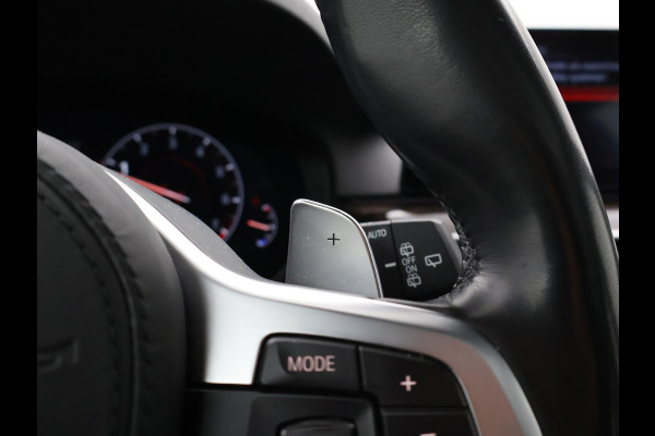 BMW 5 Serie Touring 520i 184 PK M-SPORT H.E. AUT. *ALMANDINBRAUN* + PANORAMA | NAPPA LEDER | HEAD-UP | 19 INCH