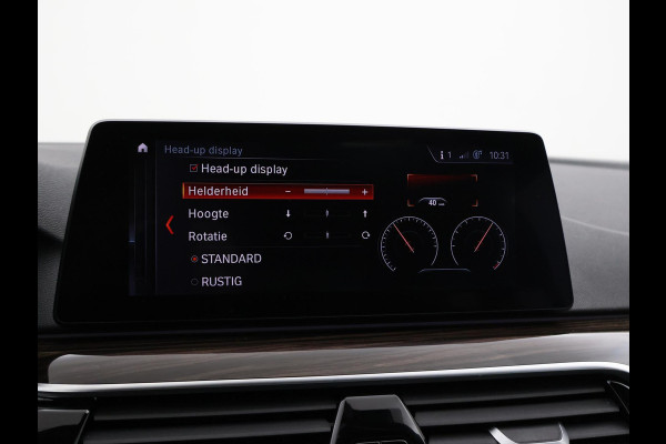 BMW 5 Serie Touring 520i 184 PK M-SPORT H.E. AUT. *ALMANDINBRAUN* + PANORAMA | NAPPA LEDER | HEAD-UP | 19 INCH