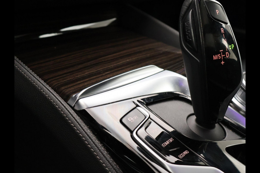 BMW 5 Serie Touring 520i 184 PK M-SPORT H.E. AUT. *ALMANDINBRAUN* + PANORAMA | NAPPA LEDER | HEAD-UP | 19 INCH