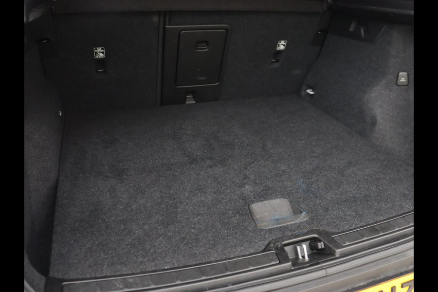 Volvo XC40 1.5 T5 Recharge R Design | Panoramadak | Trekhaak | Stoel & stuurverwarming | 360 Camera | Adaptive cruise | Harman/Kardon | Carplay | Leder/Alcantara | Keyless | Carplay | Navigatie | PHEV | Plug In