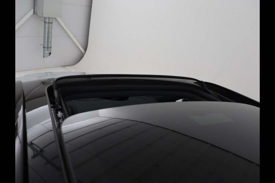 Volvo XC40 1.5 T5 Recharge R Design | Panoramadak | Trekhaak | Stoel & stuurverwarming | 360 Camera | Adaptive cruise | Harman/Kardon | Carplay | Leder/Alcantara | Keyless | Carplay | Navigatie | PHEV | Plug In