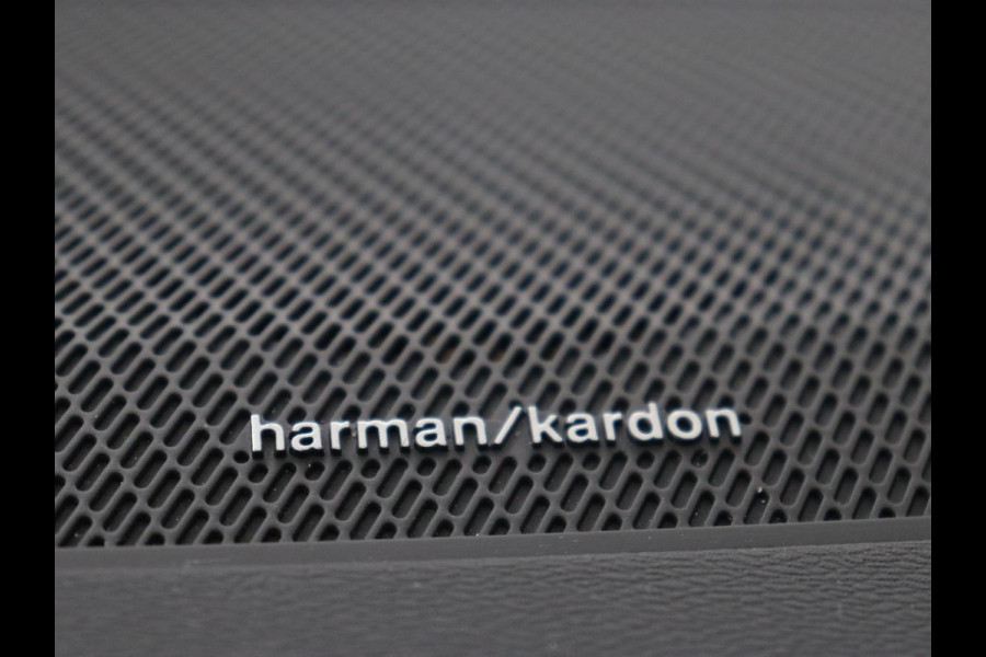 Volvo XC40 1.5 T5 Recharge R Design | Panoramadak | Trekhaak | Stoel & stuurverwarming | 360 Camera | Adaptive cruise | Harman/Kardon | Carplay | Leder/Alcantara | Keyless | Carplay | Navigatie | PHEV | Plug In