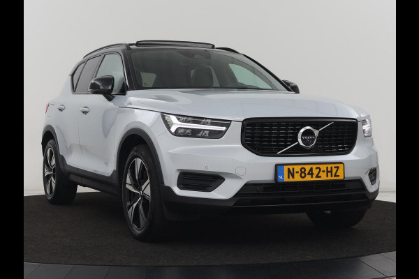 Volvo XC40 1.5 T5 Recharge R Design | Panoramadak | Trekhaak | Stoel & stuurverwarming | 360 Camera | Adaptive cruise | Harman/Kardon | Carplay | Leder/Alcantara | Keyless | Carplay | Navigatie | PHEV | Plug In