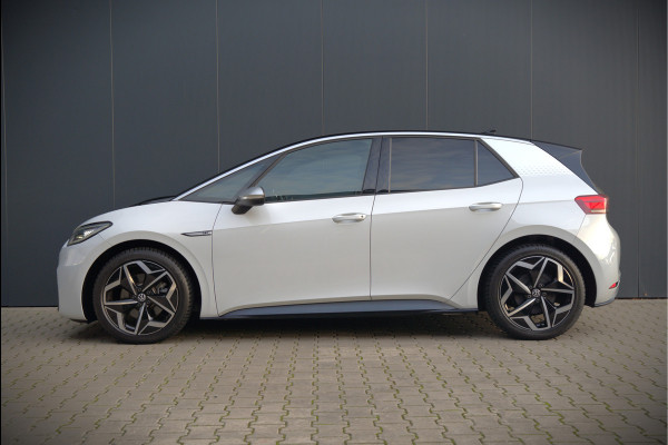 Volkswagen ID.3 First Plus 58 kWh | Stoelverwarming | Stuurverwarming | Camera | Adaptive Cruise Control | Navigatie | Standkachel | Keyless | Parkeersensoren | LED | Apple Carplay | BTW |