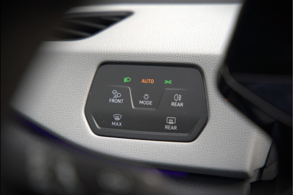 Volkswagen ID.3 First Plus 58 kWh | Stoelverwarming | Stuurverwarming | Camera | Adaptive Cruise Control | Navigatie | Standkachel | Keyless | Parkeersensoren | LED | Apple Carplay | BTW |