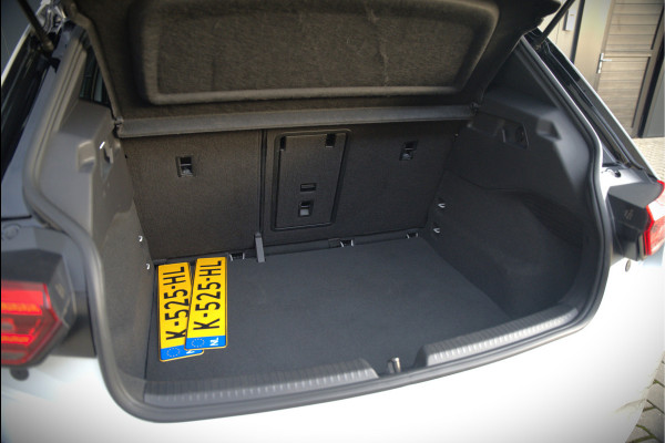 Volkswagen ID.3 First Plus 58 kWh | Stoelverwarming | Stuurverwarming | Camera | Adaptive Cruise Control | Navigatie | Standkachel | Keyless | Parkeersensoren | LED | Apple Carplay | BTW |